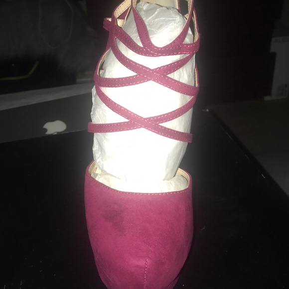 Shoes - Picture 2 of 4